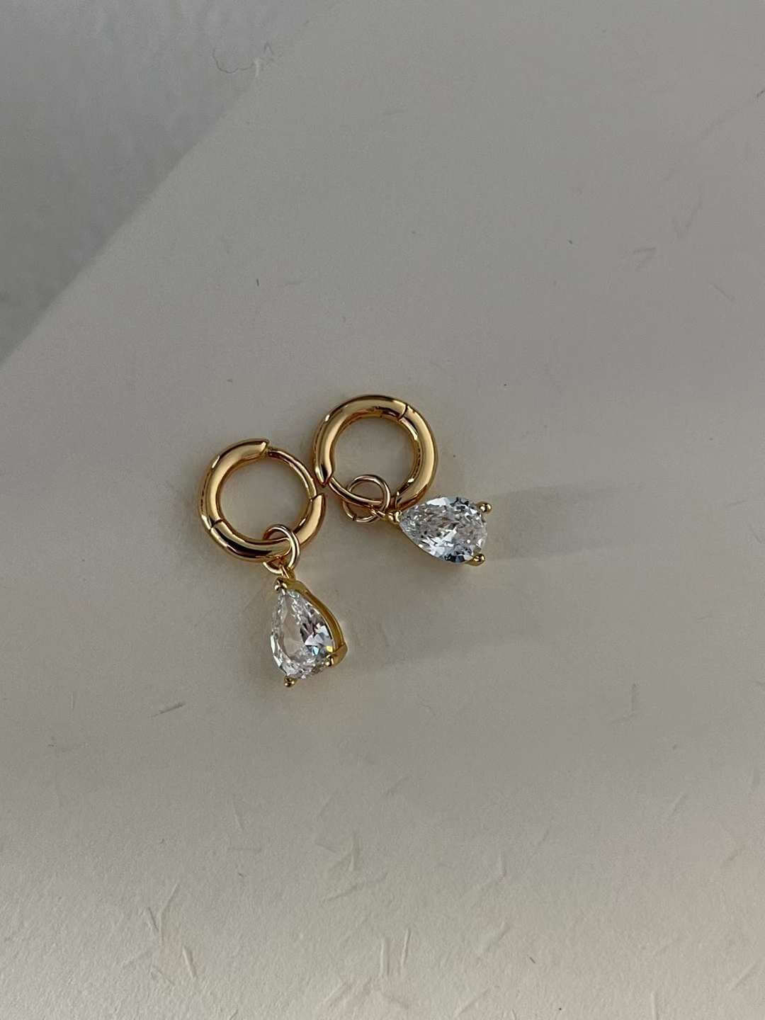 Diamond gold earrings