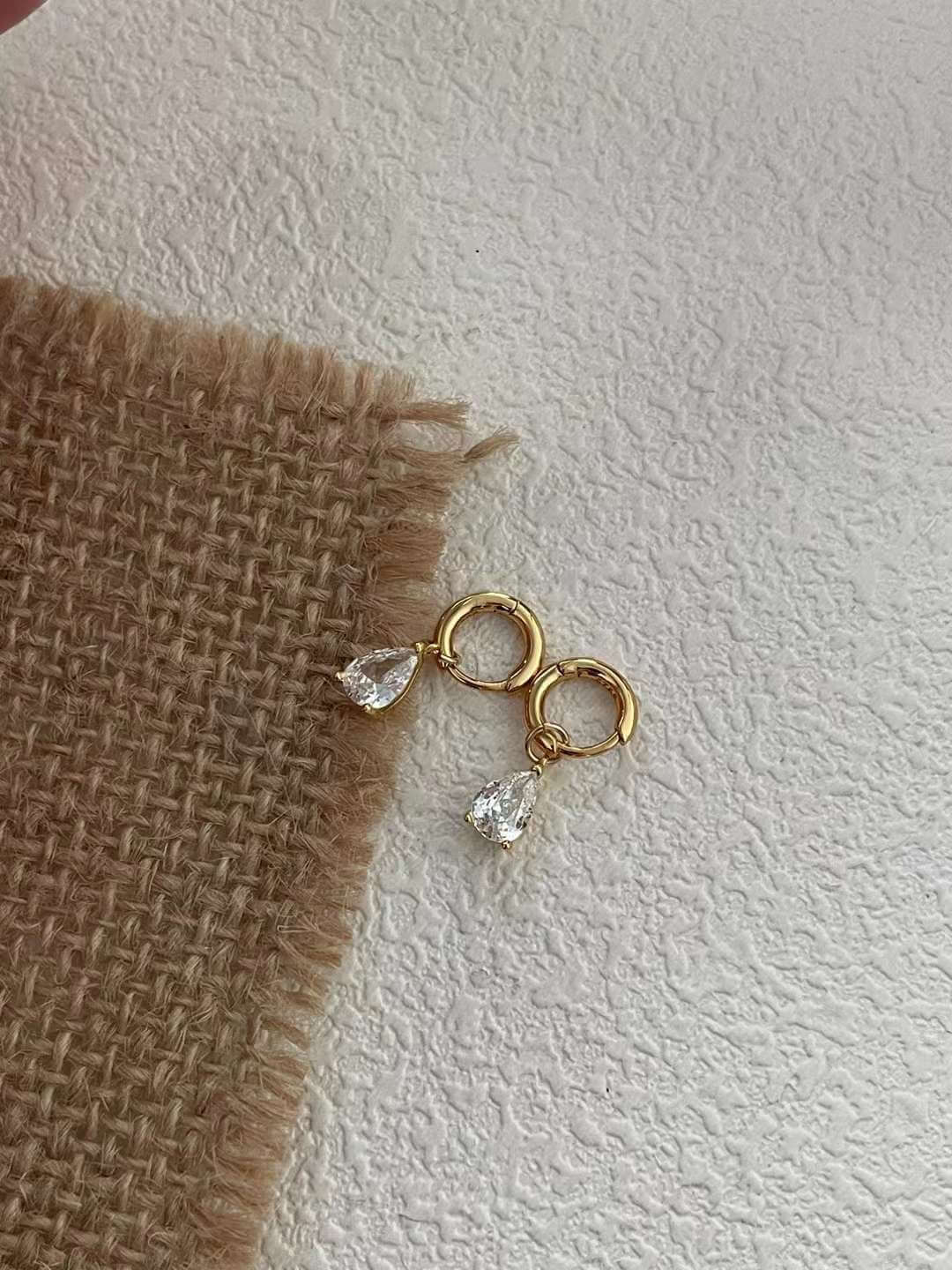 Diamond gold earrings