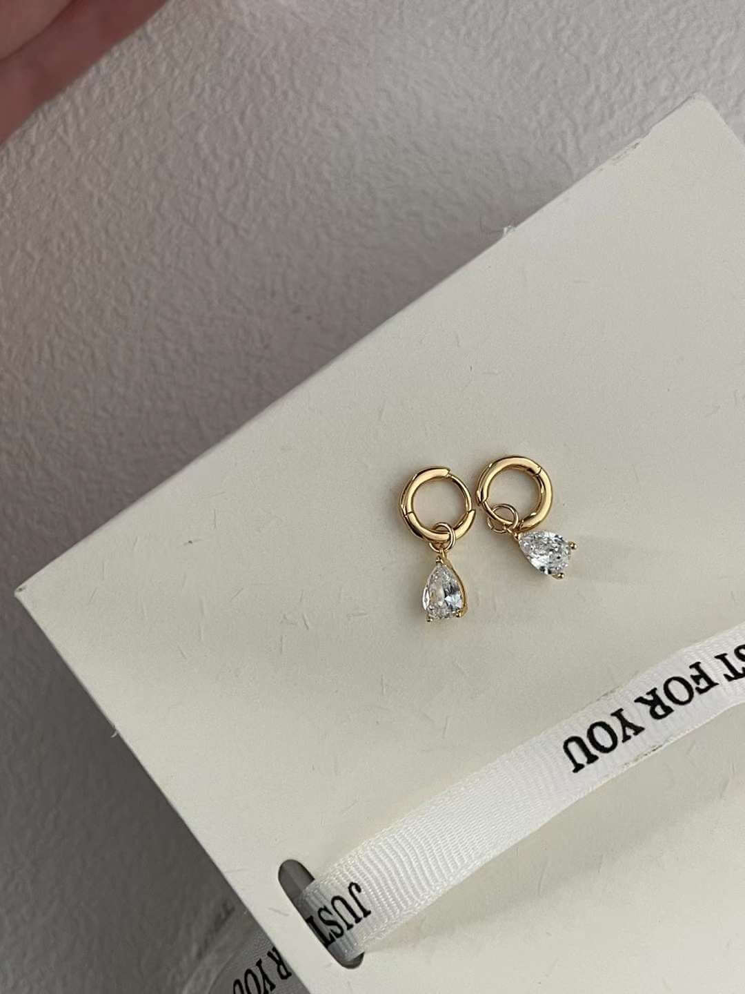 Diamond gold earrings