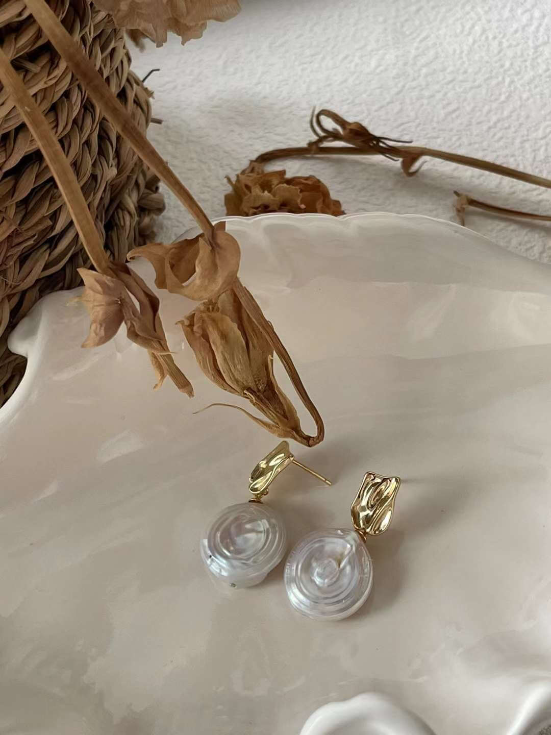 Roman style pearl Earrings