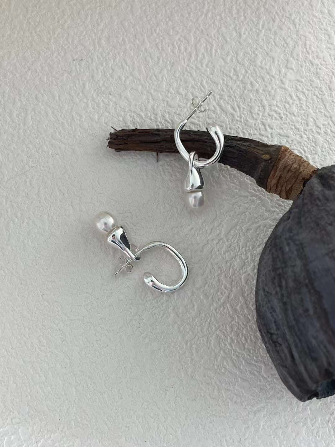 Hat shaped pearl earrings