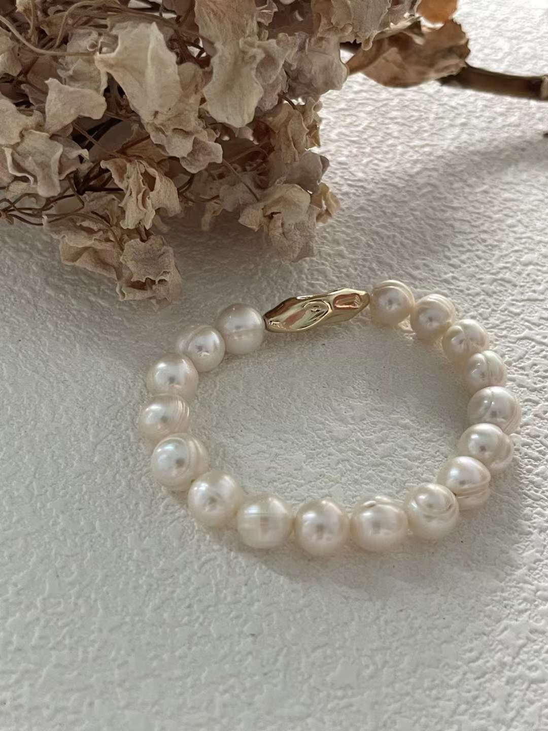 Thread Pearl bracelet