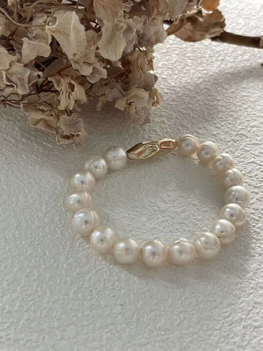 Thread Pearl bracelet